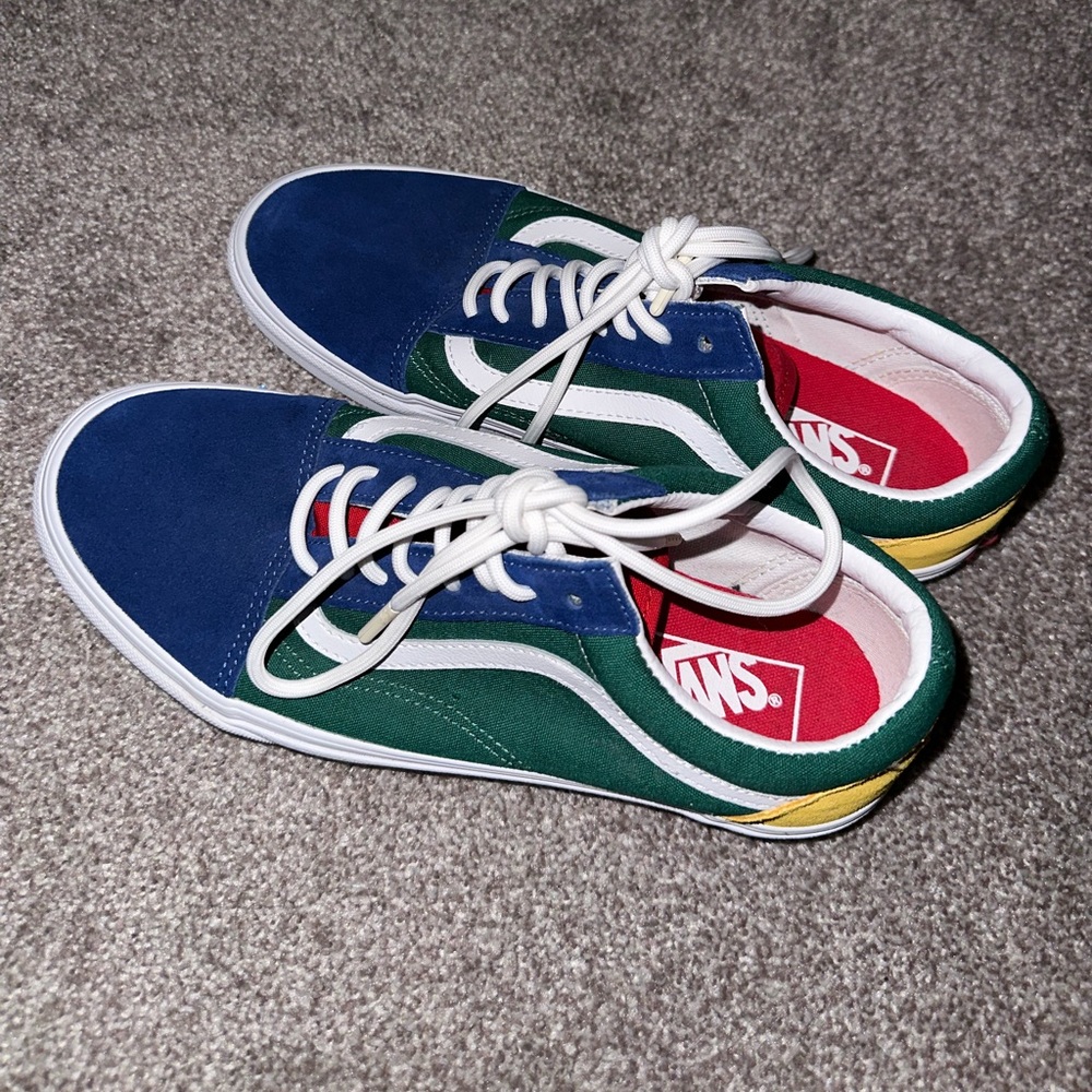 Men’s old skool vans yacht club shoe size 8.5